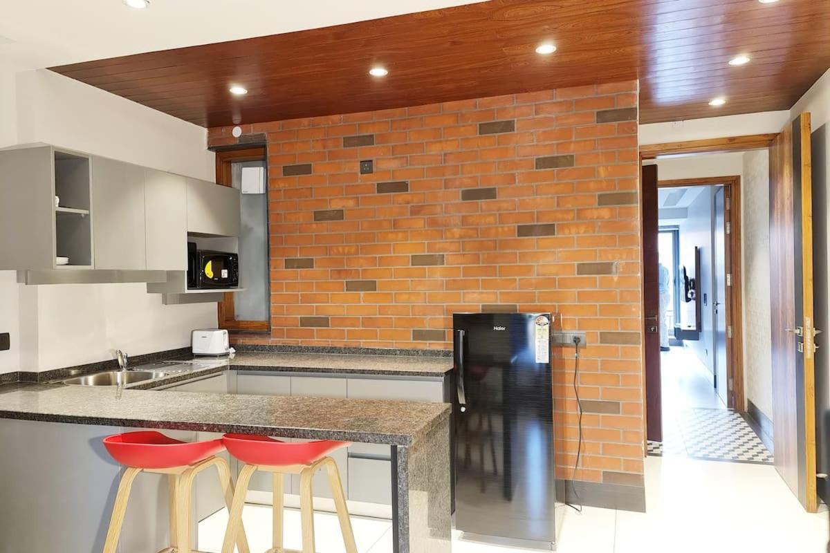 Apt# One-Four-Two - With Lift - High Speed Wifi - Smart Tv New Delhi Exterior foto