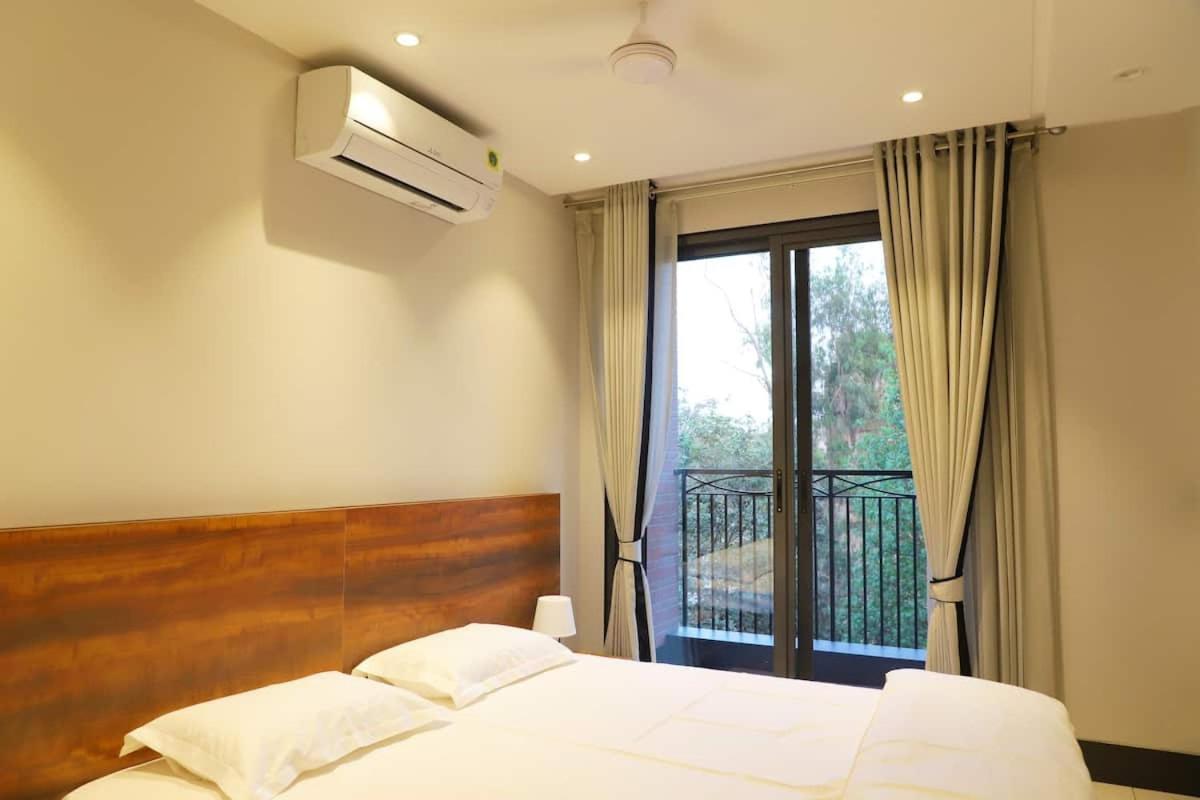 Apt# One-Four-Two - With Lift - High Speed Wifi - Smart Tv New Delhi Exterior foto
