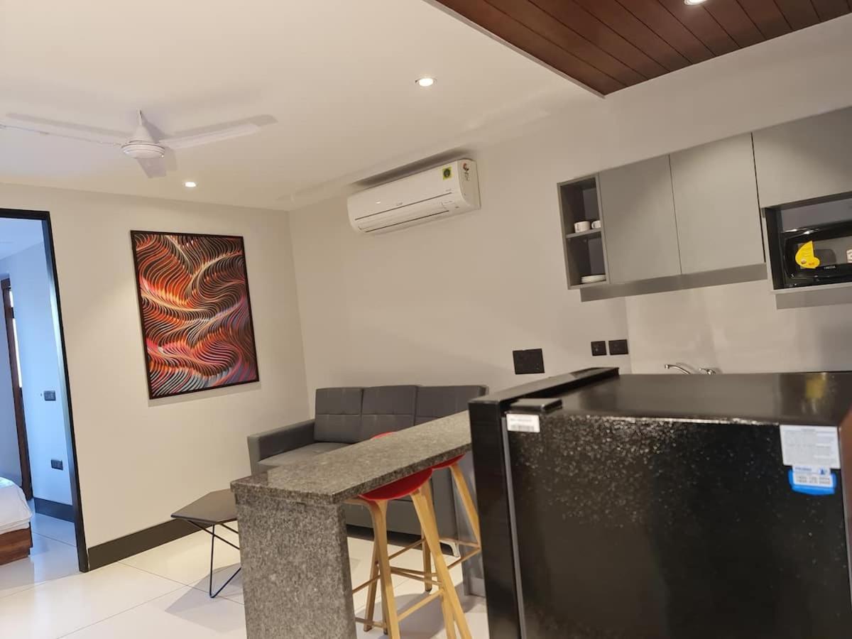 Apt# One-Four-Two - With Lift - High Speed Wifi - Smart Tv New Delhi Exterior foto