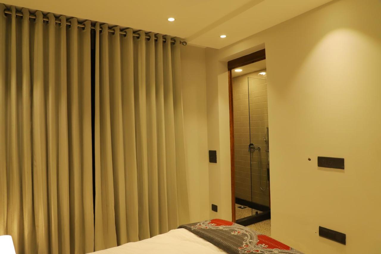 Apt# One-Four-Two - With Lift - High Speed Wifi - Smart Tv New Delhi Exterior foto
